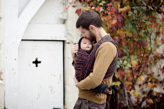 Babywearing dads: here are the benefits of carrying your children